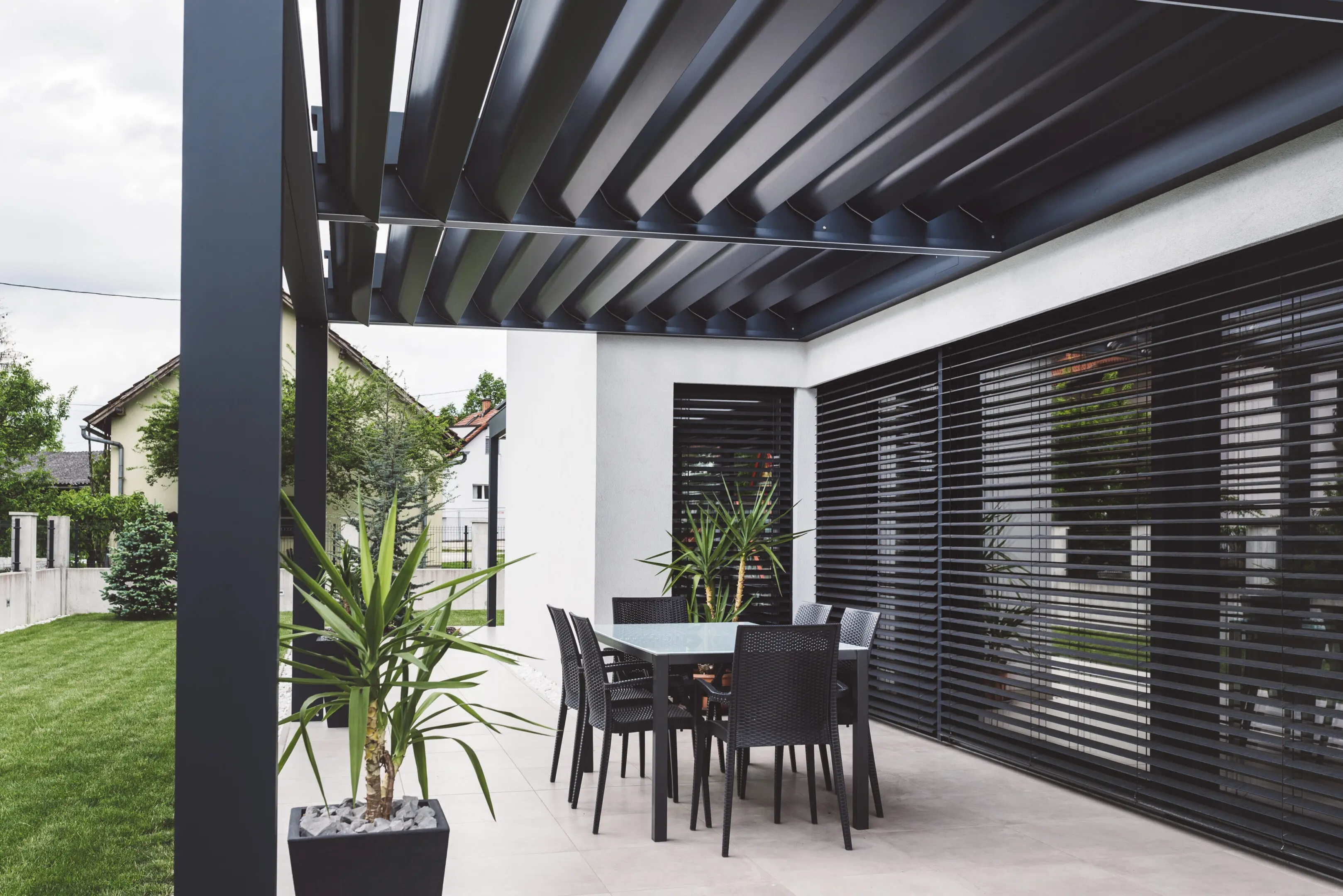 Formal Garden, Wood - Material, Flooring, Modern house, building exterior, outdoors, modern home